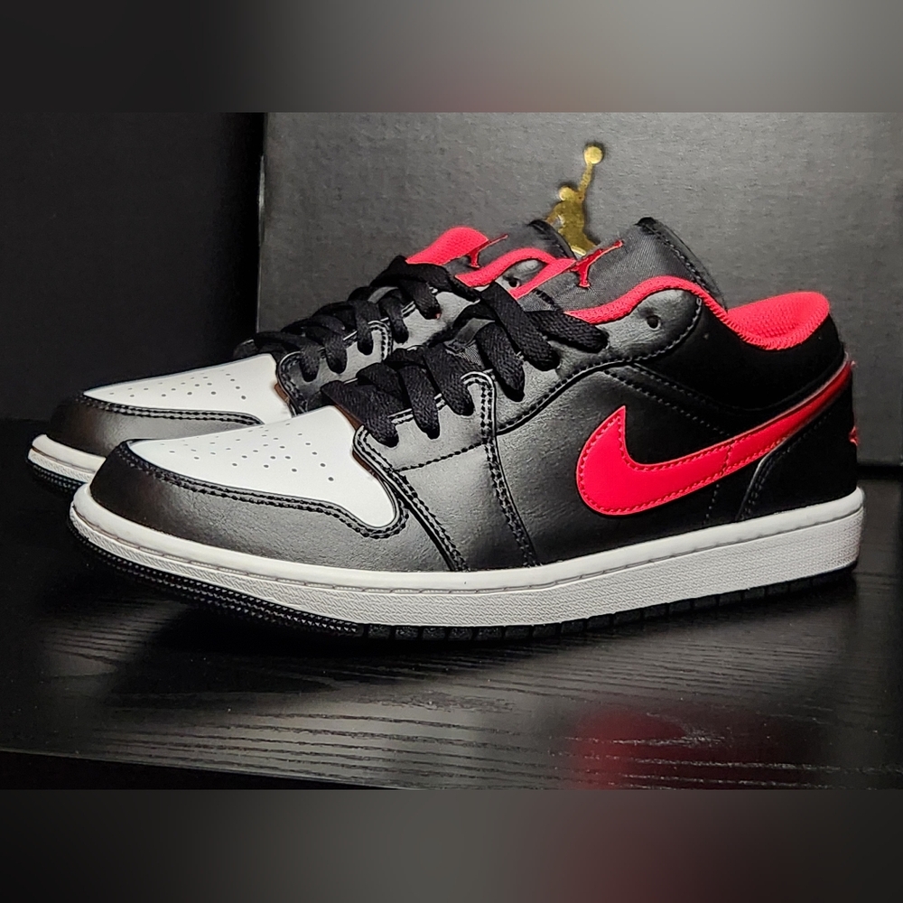 🔥 Jordan Retro Lo men size 8.5 Black/White Toe w/ Red/Black